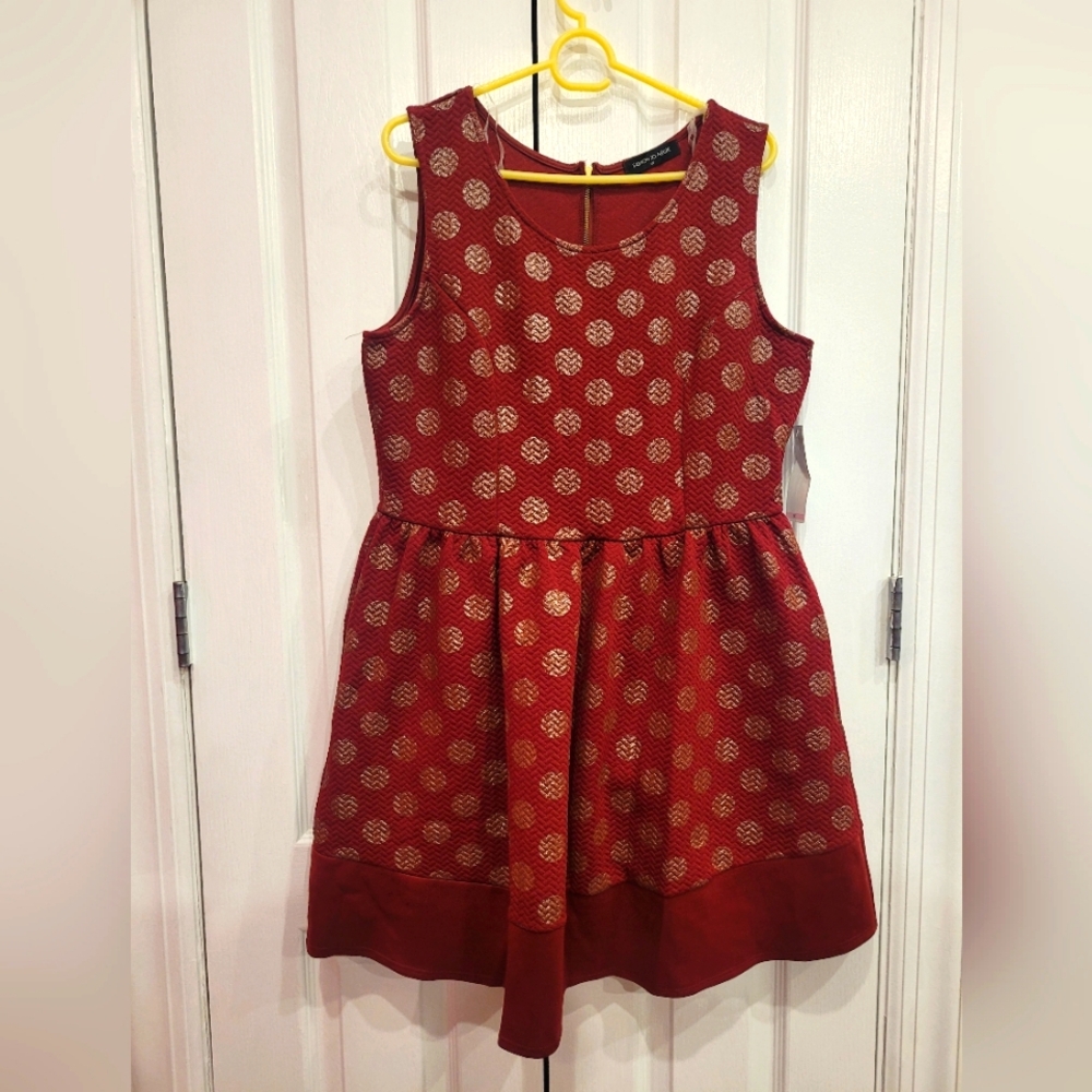 *NEW* 1X Maroon, Fashion to Figure Sleeveless, Polka Dot Dress.